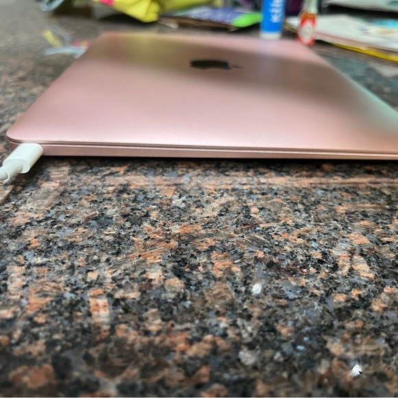 MacBook - Picture 6 of 8